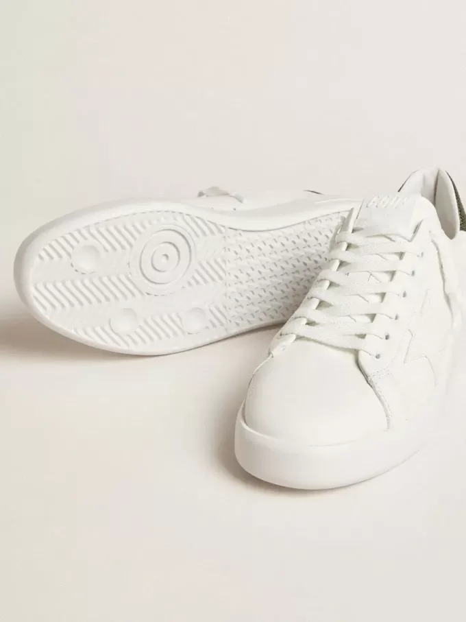 Purestar da uomo con stella in pelle bianca e linguetta sul tallone verde scuro