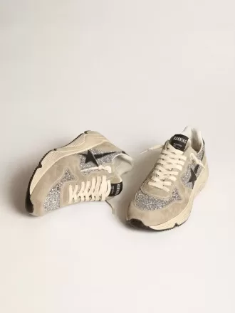 Running Sole da donna in glitter argento e pelle scamosciata grigio tortora Running Sole da donna in glitter argento e pelle scamosciata grigio tortora