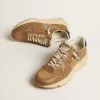Running Sole da donna in pelle nappa color tabacco e pelle scamosciata con stella glitterata argento Running Sole da donna in pelle nappa color tabacco e pelle scamosciata con stella glitterata argento