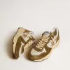 Running Sole da donna in pelle scamosciata marrone e mesh con stella glitterata dorata Running Sole da donna in pelle scamosciata marrone e mesh con stella glitterata dorata