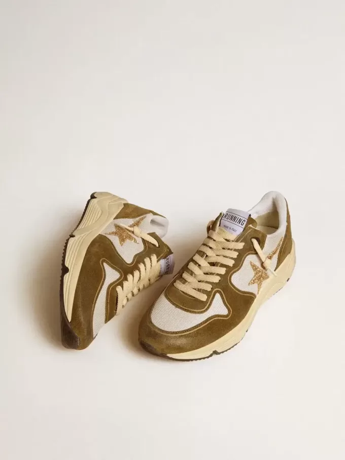 Running Sole da donna in pelle scamosciata marrone e mesh con stella glitterata dorata Running Sole da donna in pelle scamosciata marrone e mesh con stella glitterata dorata