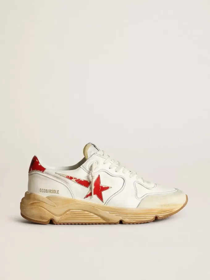 Running Sole da uomo con stella in pelle e linguetta sul tallone con stampa rossa Running Sole da uomo con stella in pelle e linguetta sul tallone con stampa rossa