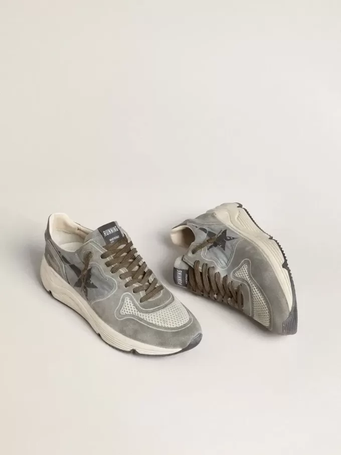 Running Sole da uomo in nylon azzurro con stella nera e linguetta sul tallone in pelle verde Running Sole da uomo in nylon azzurro con stella nera e linguetta sul tallone in pelle verde