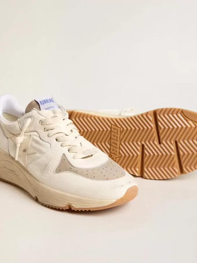 Running Sole da uomo in pelle nappa con stella in pelle beige e linguetta posteriore rossa Running Sole da uomo in pelle nappa con stella in pelle beige e linguetta posteriore rossa