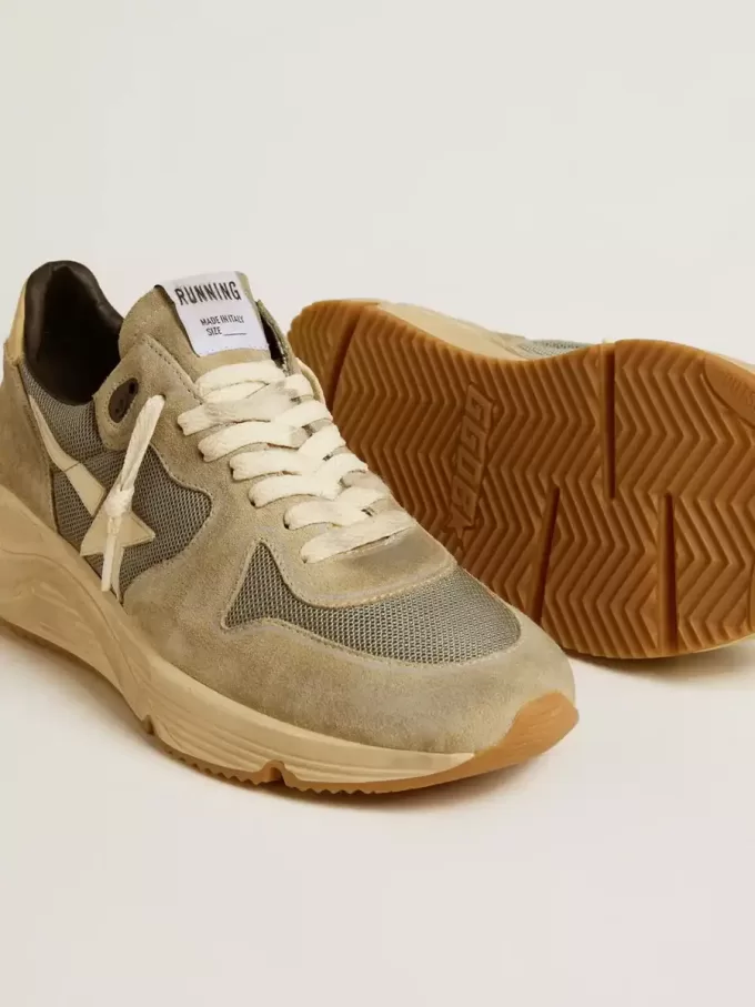 Running Sole in pelle scamosciata grigia con stella bianca e linguetta bianca sul tallone Running Sole in pelle scamosciata grigia con stella bianca e linguetta bianca sul tallone