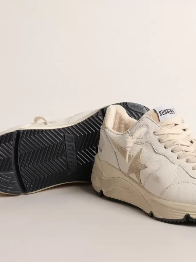 Running Sole LTD da donna in nappa con stella in pelle scamosciata e linguetta dorata sul tallone Running Sole LTD da donna in nappa con stella in pelle scamosciata e linguetta dorata sul tallone