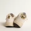 Running Sole LTD da donna in nappa con stella in pelle scamosciata e linguetta dorata sul tallone Running Sole LTD da donna in nappa con stella in pelle scamosciata e linguetta dorata sul tallone