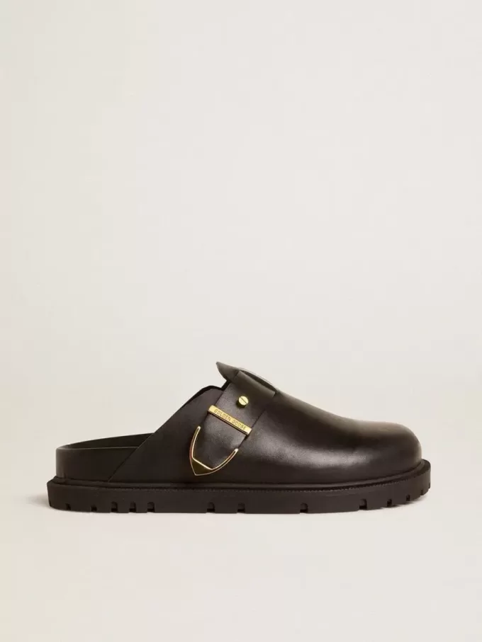 Sabot Lucy da donna in pelle nera lucida con fibbia metallica dorata Sabot Lucy da donna in pelle nera lucida con fibbia metallica dorata