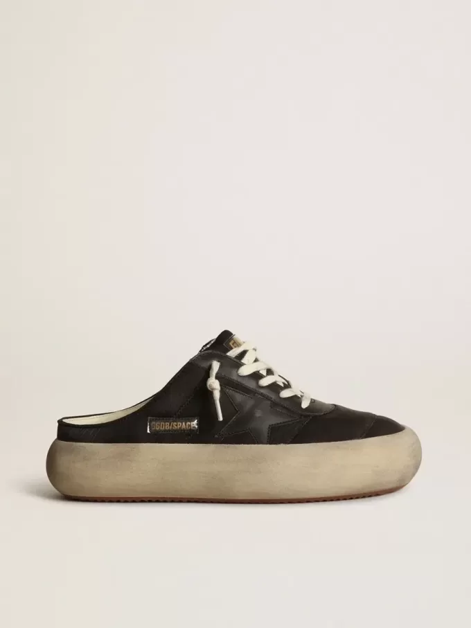 Sabot Space-Star da donna con stella in pelle e fodera in shearling Sabot Space-Star da donna con stella in pelle e fodera in shearling