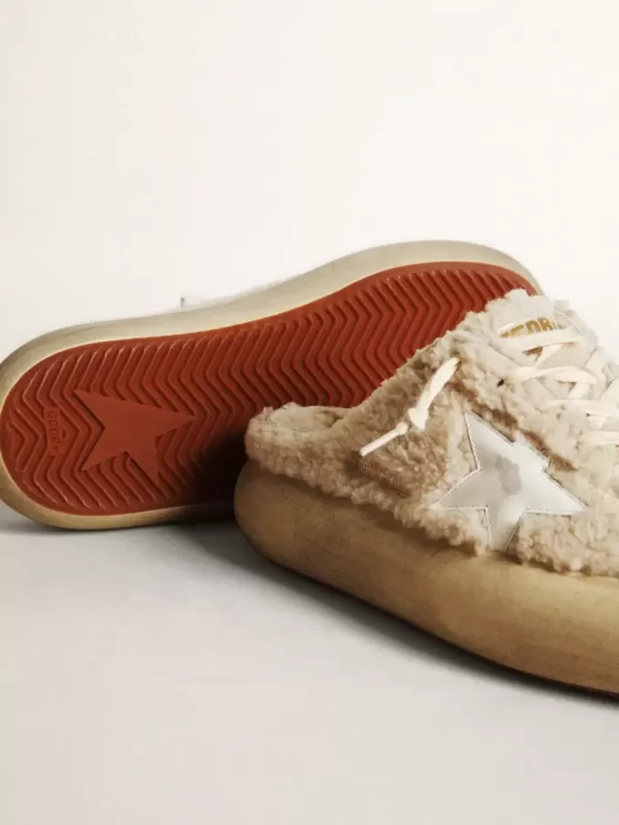 Sabot Space-Star da donna in montone beige con stella in pelle bianca Sabot Space-Star da donna in montone beige con stella in pelle bianca