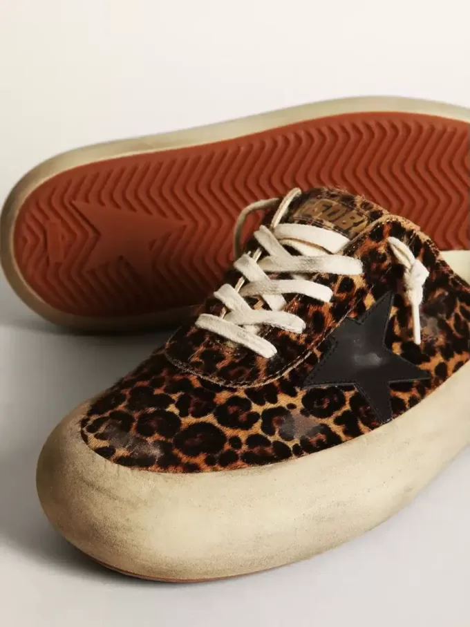Sabot Space-Star da donna in pelle di pony con stampa leopardata e stella nera
