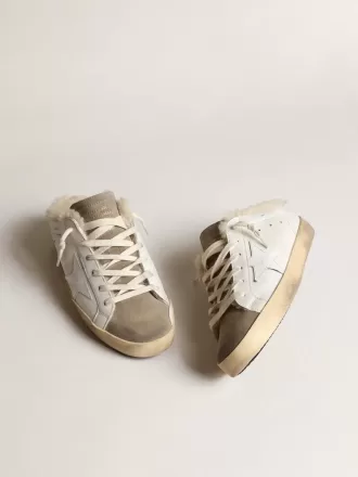 Sabot Super-Star con stella in pelle bianca e fodera in shearling Sabot Super-Star con stella in pelle bianca e fodera in shearling