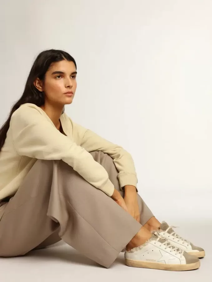 Sabot Super-Star con stella in pelle bianca e fodera in shearling