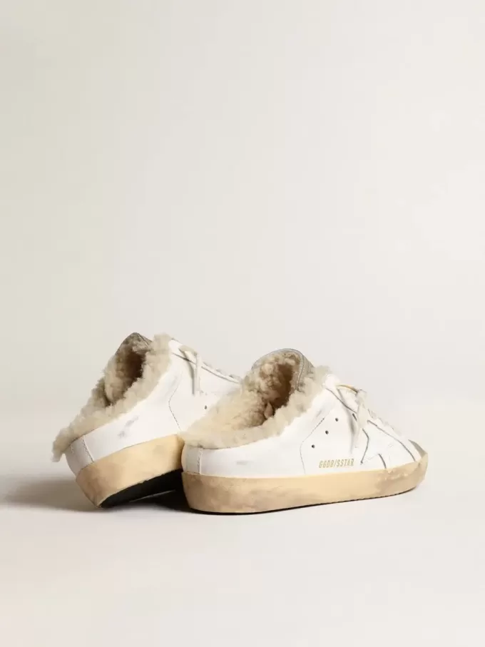 Sabot Super-Star con stella in pelle bianca e fodera in shearling