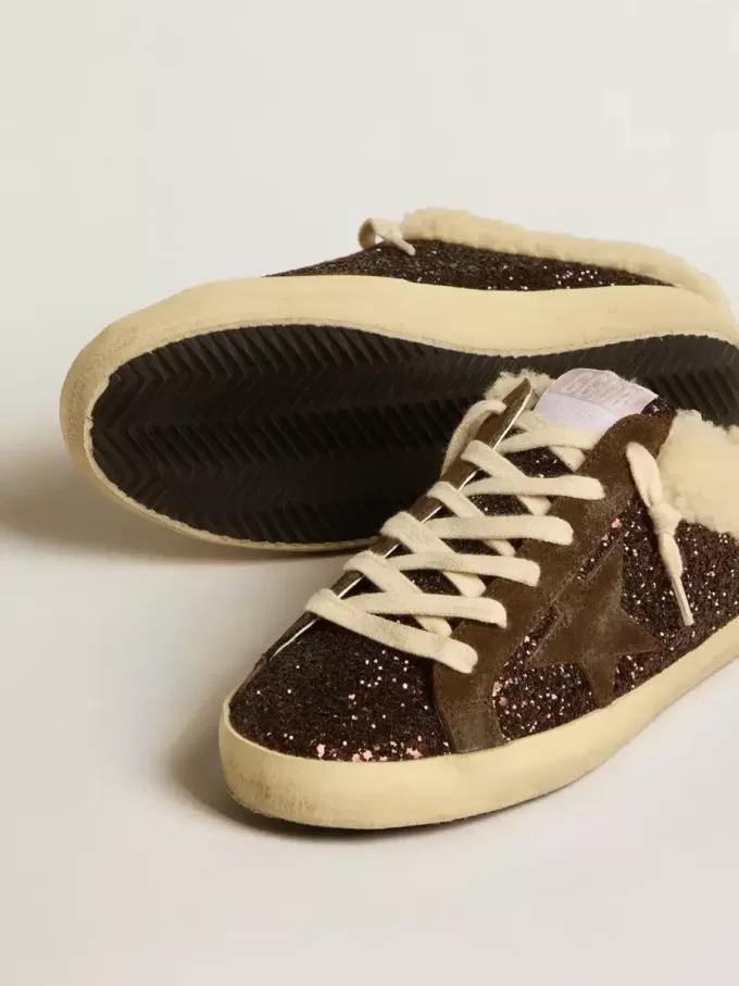 Sabot Super-Star glitterati con stella marrone e fodera in shearling Sabot Super-Star glitterati con stella marrone e fodera in shearling