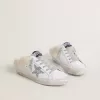 Sabot Super-Star in pelle bianca con fodera in shearling e stella argentata Sabot Super-Star in pelle bianca con fodera in shearling e stella argentata