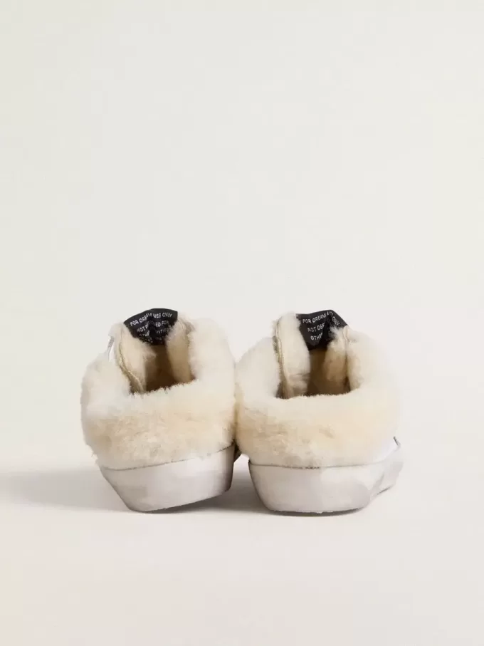 Sabot Super-Star in pelle bianca con fodera in shearling e stella argentata Sabot Super-Star in pelle bianca con fodera in shearling e stella argentata