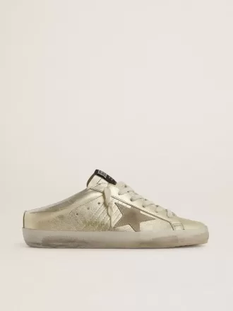 Sabot Super-Star in pelle laminata platino con stella in camoscio beige Sabot Super-Star in pelle laminata platino con stella in camoscio beige