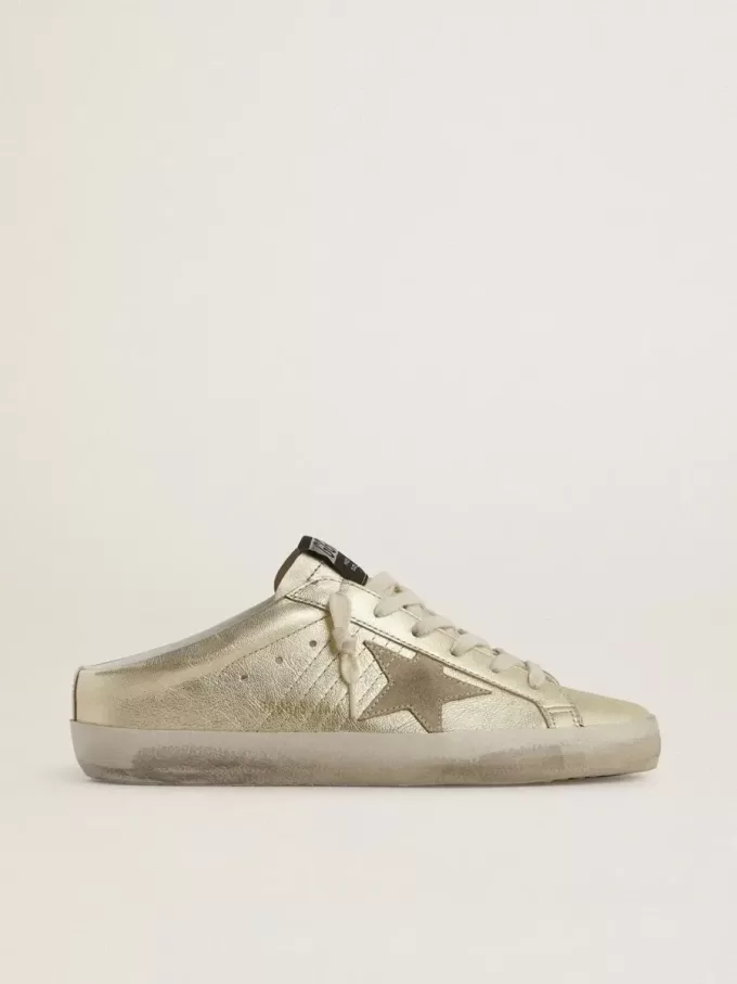 Sabot Super-Star in pelle laminata platino con stella in camoscio beige