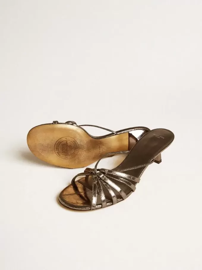 Sandali con tacco basso Nico in pelle grigio metallizzato