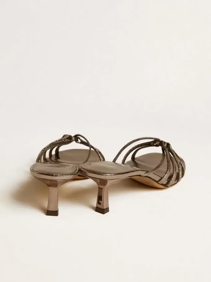 Sandali con tacco basso Nico in pelle grigio metallizzato