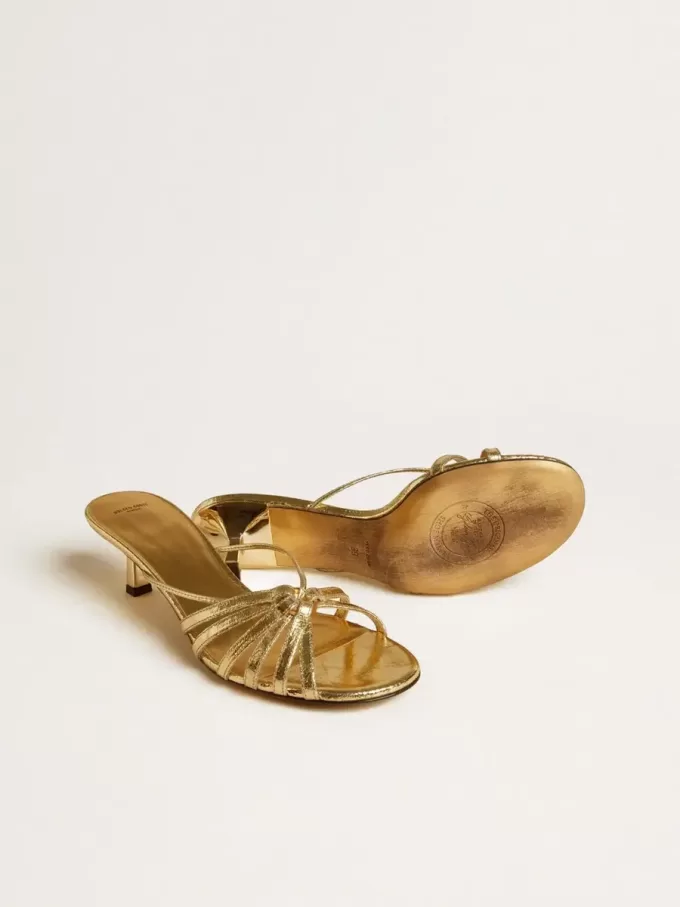 Sandali con tacco basso Nico in pelle metallizzata dorata