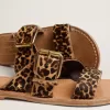 Sandali piatti da donna Margaret in pelle di pony con stampa leopardata Sandali piatti da donna Margaret in pelle di pony con stampa leopardata