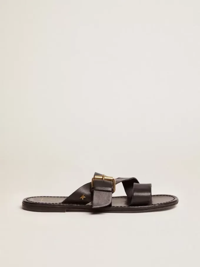 Sandali piatti da donna Margaret in pelle nera rivestita in resina Sandali piatti da donna Margaret in pelle nera rivestita in resina