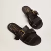 Sandali piatti da donna Margaret in pelle nera rivestita in resina Sandali piatti da donna Margaret in pelle nera rivestita in resina