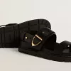 Sandalo Lucy da donna in pelle nera lucida con fibbia in metallo dorato