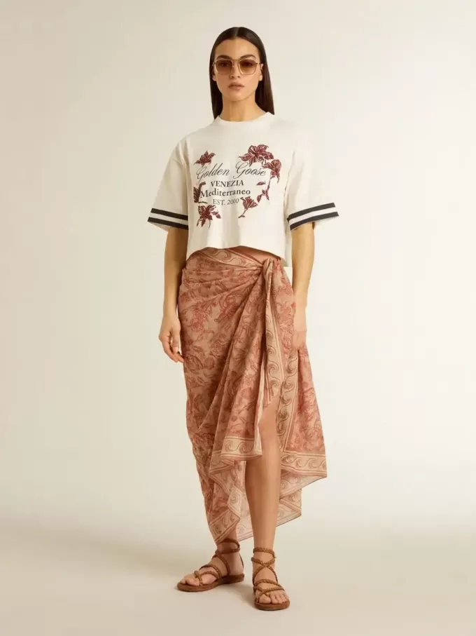 Sarong in voile di cotone con stampa all-over in bianco e rosso mattone Sarong in voile di cotone con stampa all-over in bianco e rosso mattone