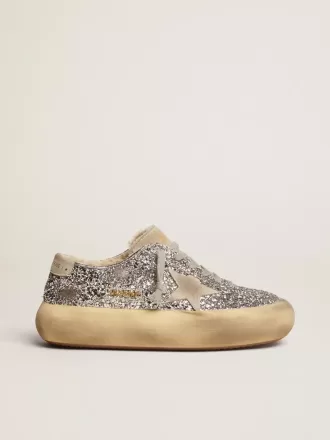 Scarpe da donna Space-Star in argento glitterato con fodera in shearling Scarpe da donna Space-Star in argento glitterato con fodera in shearling