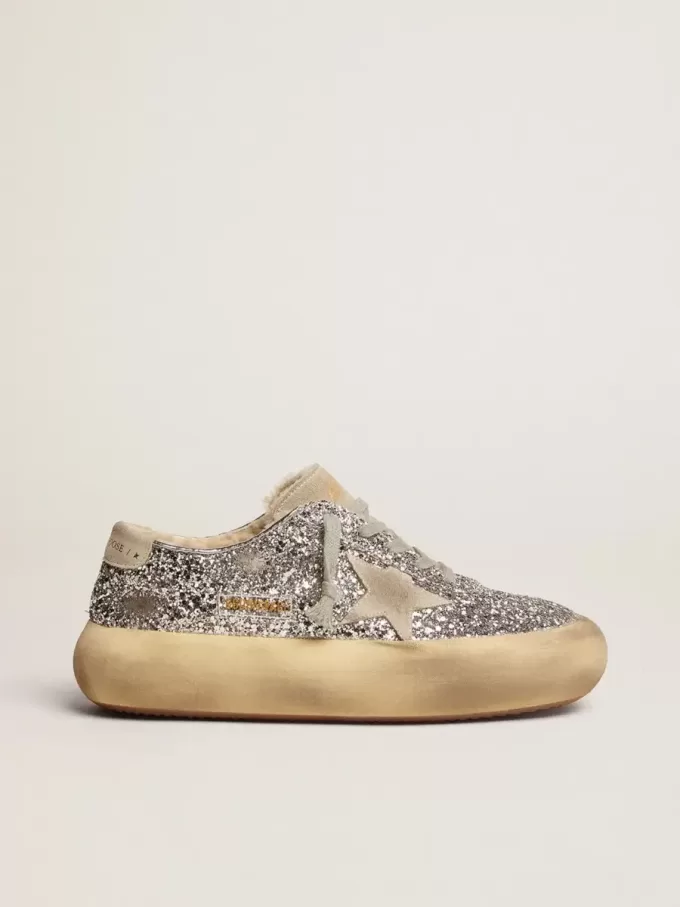 Scarpe da donna Space-Star in argento glitterato con fodera in shearling Scarpe da donna Space-Star in argento glitterato con fodera in shearling