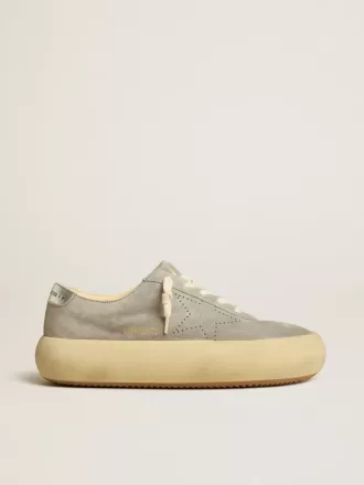 Scarpe da donna Space-Star in camoscio grigio ghiaccio con stella traforata Scarpe da donna Space-Star in camoscio grigio ghiaccio con stella traforata