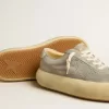 Scarpe da donna Space-Star in camoscio grigio ghiaccio con stella traforata Scarpe da donna Space-Star in camoscio grigio ghiaccio con stella traforata