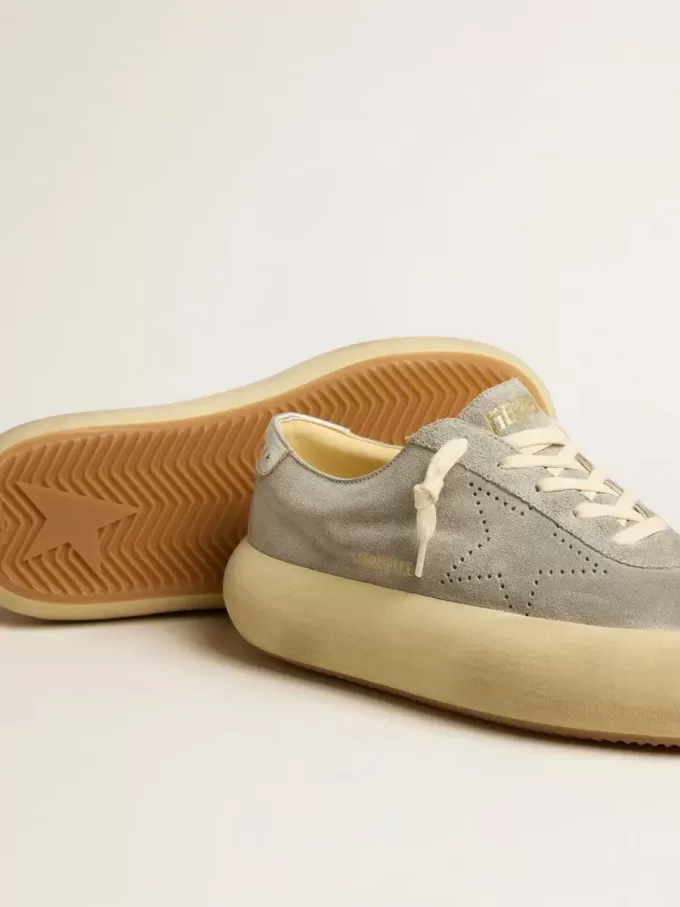 Scarpe da donna Space-Star in camoscio grigio ghiaccio con stella traforata Scarpe da donna Space-Star in camoscio grigio ghiaccio con stella traforata