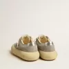 Scarpe da donna Space-Star in camoscio grigio ghiaccio con stella traforata Scarpe da donna Space-Star in camoscio grigio ghiaccio con stella traforata