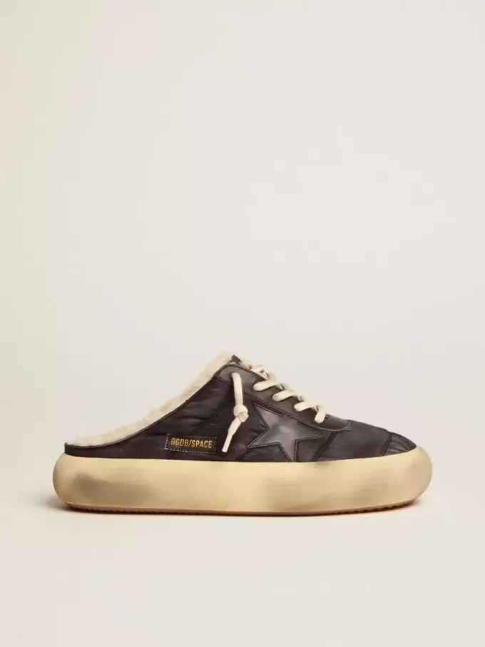 Scarpe da uomo Space-Star Sabot in nylon trapuntato nero con fodera in shearling
