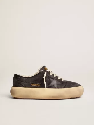 Scarpe Space-Star da uomo in nylon nero trapuntato con fodera in shearling