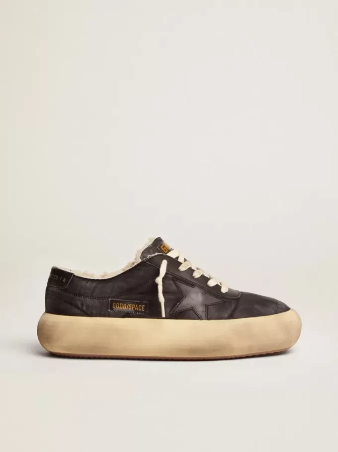 Scarpe Space-Star da uomo in nylon nero trapuntato con fodera in shearling