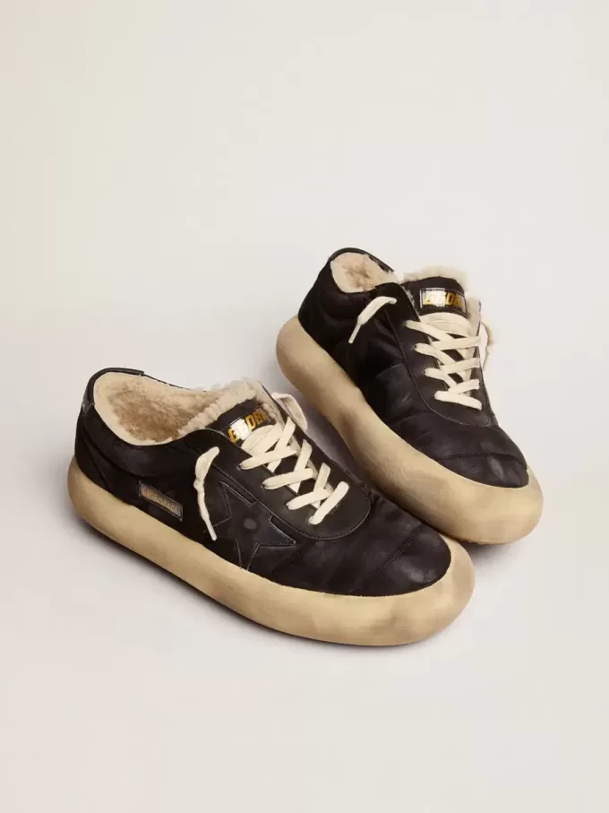 Scarpe Space-Star da uomo in nylon nero trapuntato con fodera in shearling
