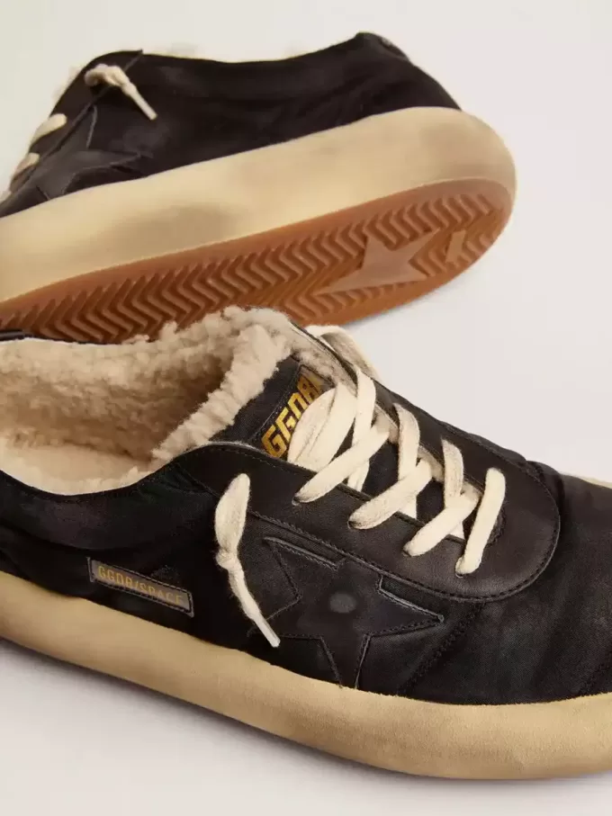 Scarpe Space-Star da uomo in nylon nero trapuntato con fodera in shearling
