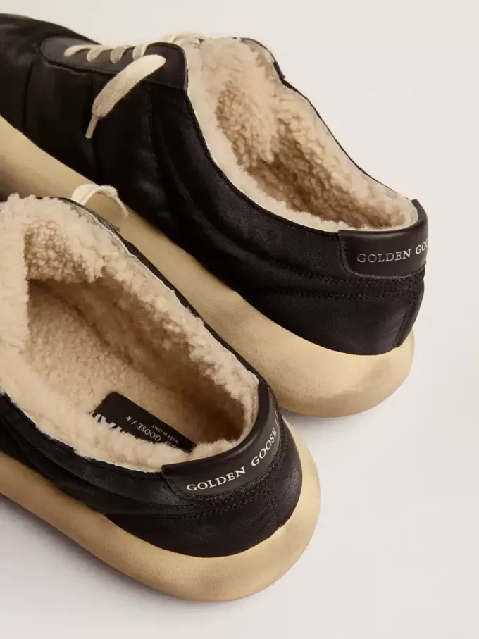 Scarpe Space-Star da uomo in nylon nero trapuntato con fodera in shearling
