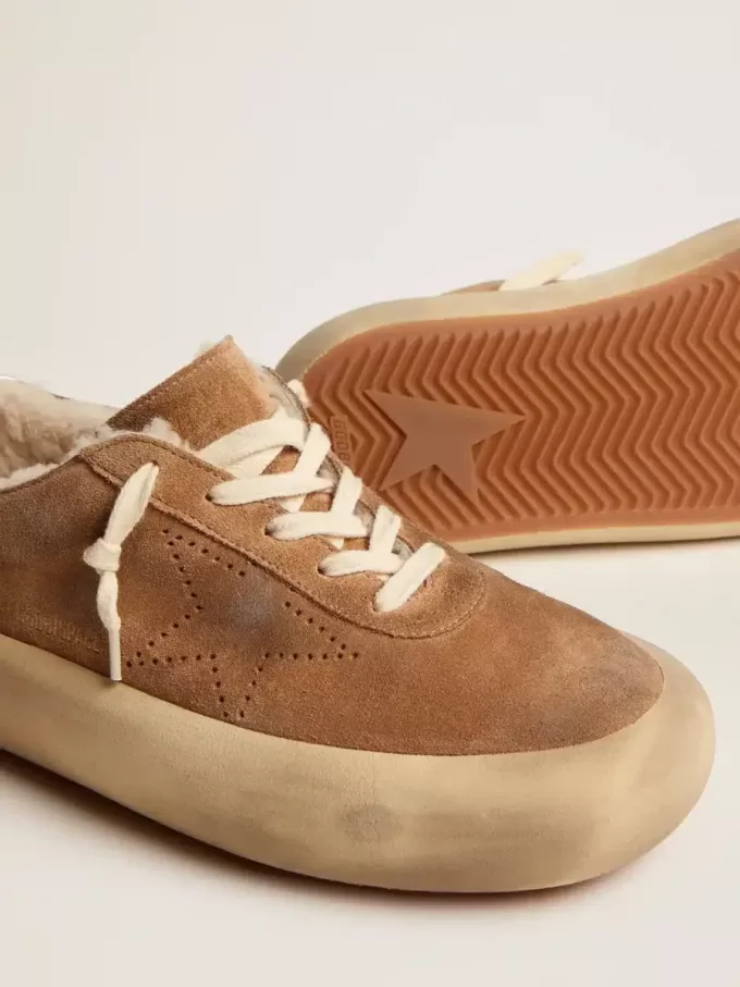 Space-Star da uomo in pelle scamosciata color tabacco e fodera in shearling