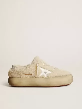 Scarpe Space-Star da donna in shearling beige con stella in pelle bianca e linguetta sul tallone in pelle metallizzata Scarpe Space-Star da donna in shearling beige con stella in pelle bianca e linguetta sul tallone in pelle metallizzata