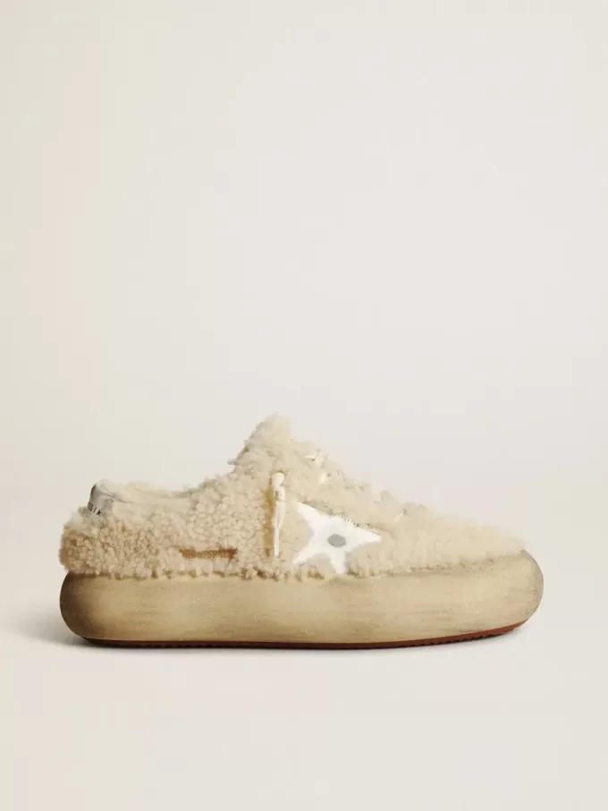 Scarpe Space-Star da donna in shearling beige con stella in pelle bianca e linguetta sul tallone in pelle metallizzata