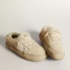 Scarpe Space-Star da donna in shearling beige con stella in pelle bianca e linguetta sul tallone in pelle metallizzata