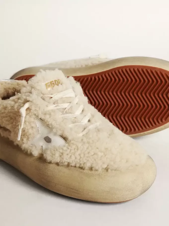 Scarpe Space-Star da donna in shearling beige con stella in pelle bianca e linguetta sul tallone in pelle metallizzata
