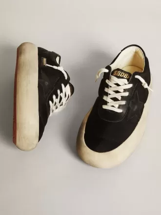 Scarpe Space-Star in nylon nero con stella e linguetta sul tallone in pelle nera Scarpe Space-Star in nylon nero con stella e linguetta sul tallone in pelle nera