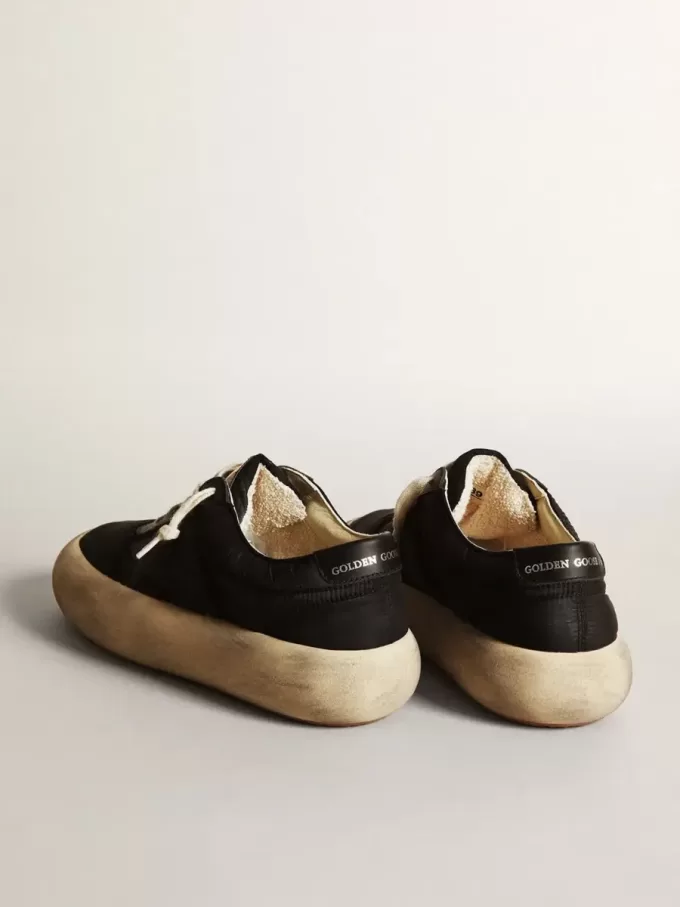Scarpe Space-Star in nylon nero con stella e linguetta sul tallone in pelle nera Scarpe Space-Star in nylon nero con stella e linguetta sul tallone in pelle nera